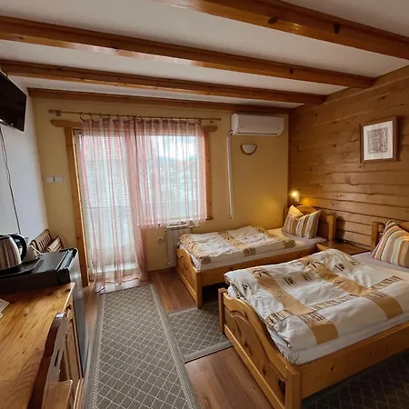 Four Seasons Hotel 2*