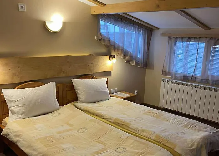 Four Seasons Hotel 2*